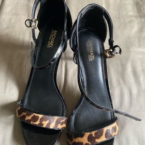 Beautiful 8.5 Michael Kors sandals.